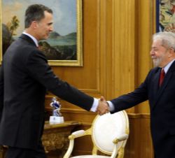 Su Majestad el Rey recibe el saludo del Sr. Luiz Inácio Lula Da Silva, ex Presidente de la República Federativa de Brasil