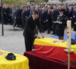 Don Felipe impone la Medalla de Oro al Mérito Policial al subinspector Jorge García Tudela