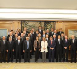 Doña Letizia con una representación del Patronato de la Fundación de Ayuda contra la Drogadicción (FAD)