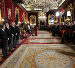 Don Felipe dirige unas palabras a los representates de las Fuerzas Armadas asistentes al acto de celebración de la Pascua Militar