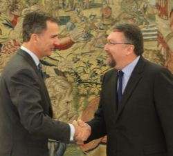 Su Majestad el Rey recibe el saludo del representante de Foro Asturias (FORO), Isidro Manuel Martínez Oblanca