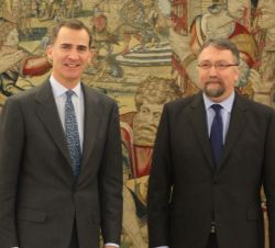 Su Majestad el Rey con el representante de Foro Asturias (FORO), Isidro Manuel Martínez Oblanca