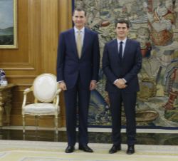 Don Felipe junto a Albert Rivera Díaz, de Ciudadanos-Partido de la Ciudadanía (C´s)