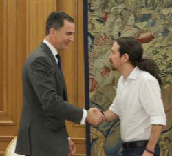 Su Majestad el Rey recibe el saludo de Pablo Iglesias Turrión, de Podemos (PODEMOS)