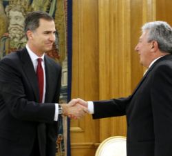 Su Majestad el Rey recibe el saludo del representante de Nueva Canarias (NCa), Pedro Quevedo Iturbe 