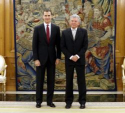 Su Majestad el Rey con el representante de Nueva Canarias (NCa), Pedro Quevedo Iturbe 