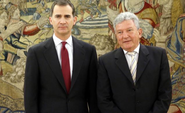 Su Majestad el Rey con el representante de Nueva Canarias (NCa), Pedro Quevedo Iturbe 