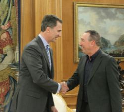 Su Majestad el Rey recibe el saludo del representante de Compromís-Podemos-És el Moment (PODEMOS-COMPROMÍS), Joan Baldoví Roda