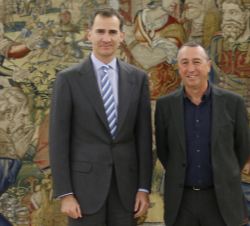 Su Majestad el Rey con el representante de Compromís-Podemos-És el Moment (PODEMOS-COMPROMÍS), Joan Baldoví Roda