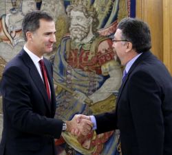 Su Majestad el Rey recibe el saludo del representante de Foro Asturias (FORO), Isidro Manuel Martínez Oblanca