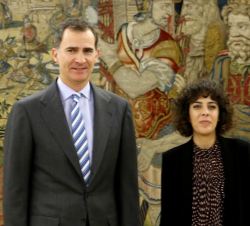 Su Majestad el Rey con la representante de en Marea (PODEMOS-En Marea-ANOVA-EU), Alexandra Fernández Gómez