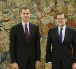 Su Majestad el Rey con Mariano Rajoy Brey, del Partido Popular (PP)