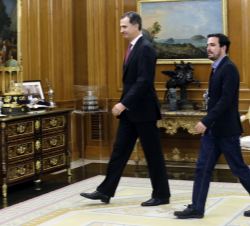 Su Majestad el Rey con el representante de Unidad Popular: Izquierda Unida, Unidad Popular en Común (IU-UPeC), Alberto Garzón Espinosa 