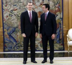Su Majestad el Rey con el representante de Unión del Pueblo Navarro (UPN), Íñigo Jesús Alli Martínez 