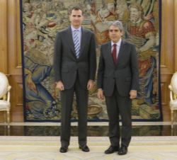 Su Majestad el Rey con el representante de Democràcia i Llibertat. Convergència. Demòcrates. Reagrupament (DL), Francesc Homs i Molist