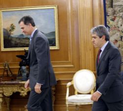 Su Majestad el Rey con el representante de Democràcia i Llibertat. Convergència. Demòcrates. Reagrupament (DL), Francesc Homs i Molist