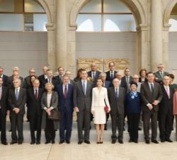 Don Felipe y Doña Letizia, con los asistentes a la reunión del Real Patronato del Museo Nacional del Prado