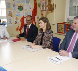 Su Majestad la Reina, junto al ministro de Educación Cultura y Deporte, Íñigo Méndez de Vigo, y el consejero de Educación, Juventud y Deporte, Rafael 