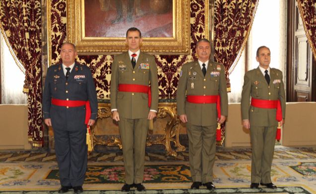 Su Majestad el Rey, con los generales Budiño, Fernández de Bobadilla y Robles