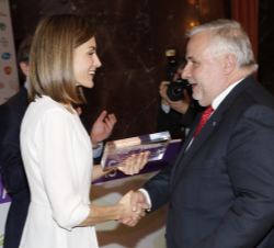 Su Majestad la Reina entrega el Premio a la Inclusión por las Enfermedades Raras a Josep A. Planell, rector de la Universidad Oberta de Catalunya