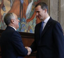 Su Majestad el Rey saluda al nuevo presidente de Portugal, Marcelo Rebelo de Sousa, tras el relevo del mando presidencial