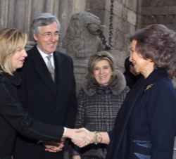 Su Majestad la Reina Doña Sofía recibe el saludo de la consejera de Familia e Igualdad de Oportunidades de Castilla y León, Alicia García Rodríguez a 