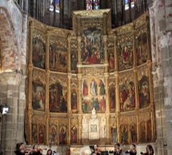 Vista general del interior de la Catedral de Ávila durante el concierto presidido por Su Majestad la Reina Doña Sofía