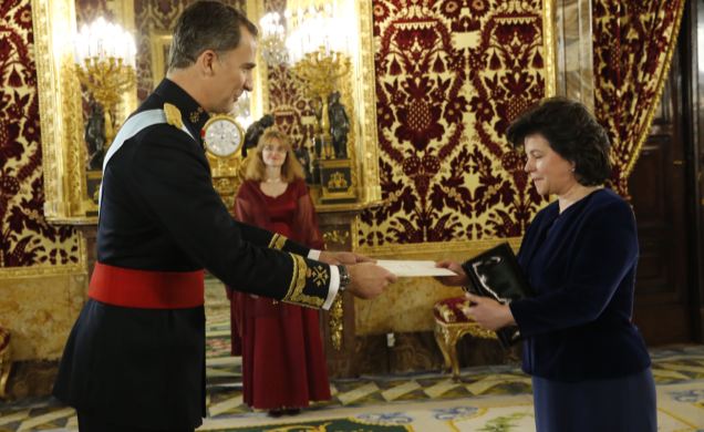 Su Majestad el Rey recibe la Carta Credencial de la embajadora de la República de Letonia, Argita Daudze