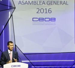 Su Majestad el durante su intervención ante la Asamblea General de la CEOE