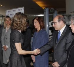 Su Majestad la Reina recibe el saludo del consejero de Salud del Gobierno Vasco, Jon Darpon