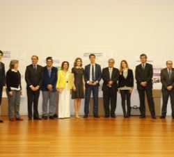 Su Majestad la Reina y las autoridades, con los ponentes y colaboradores del Congreso 