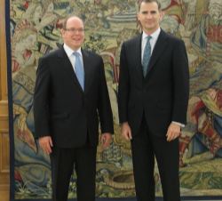 Su Majestad el Rey junto a Su Alteza Serenísima el Príncipe Alberto II de Mónaco