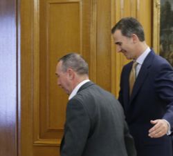 Su Majestad el Rey con el representante designado por Compromís-Podemos-És el Moment (PODEMOS-COMPROMÍS), Joan Baldoví Roda