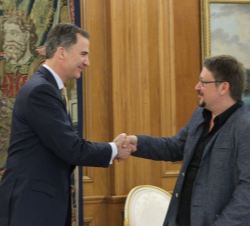 Su Majestad el Rey recibe el saludo del representante designado por En Comú-Podem (EN COMÚ), Francesc Xavier Domènech Sampere