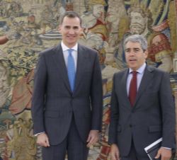 Su Majestad el Rey con el representante designado por Democràcia i Llibertat. Convergència. Demòcrates. Reagrupament (DL), Francesc Homs i Molist