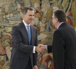 Su Majestad el Rey recibe el saludo del representante de Foro Asturias (FORO), Isidro Manuel Martínez Oblanca