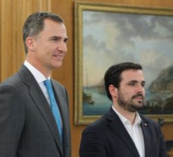 Su Majestad el Rey con el representante de Izquierda Unida - Unidad Popular en Común, Alberto Garzón Espinosa
