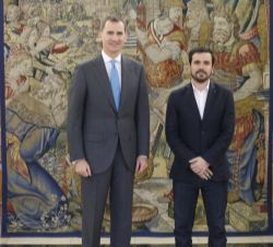 Su Majestad el Rey con el representante de Izquierda Unida - Unidad Popular en Común, Alberto Garzón Espinosa