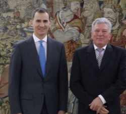 Su Majestad el Rey con el representante de Nueva Canarias (NCa), Pedro Quevedo Iturbe 