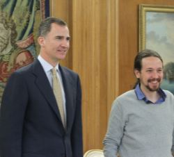 Su Majestad el Rey con el representante designado por Podemos (PODEMOS), Pablo Iglesias Turrión