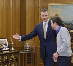 Su Majestad el Rey con el representante designado por Podemos (PODEMOS), Pablo Iglesias Turrión
