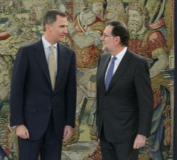 Su Majestad el Rey con el representante designado por Partido Popular (PP), Mariano Rajoy Brey