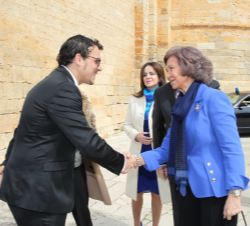Su Majestad la Reina Doña Sofía recibe el saludo del alcalde de Toro, Tomás del Bien Sánchez