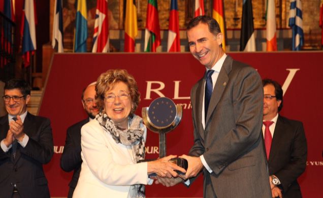 La Sra. Sofia Corradi recibe, de manos de Su Majestad el Rey, el "Premio Europeo Carlos V", en su décima edición