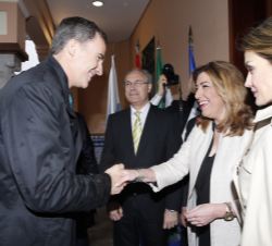 Su Majestad el Rey recibe el saludo de la presidenta de la Junta de Andalucía, Susana Díaz