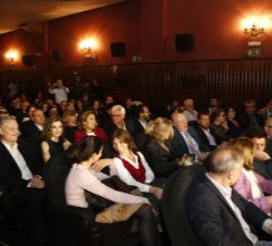 Vista del patio de butacas antes del comienzo de las actuaciones del concurso