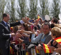 Su Majestad el Rey recibe el saludo de los vecinos de Tomelloso