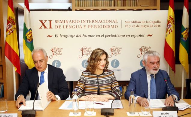 Su Majestad la Reina, junto al presidente de La Rioja y de la Fundación San Millán de la Cogolla, José Ignacio Ceniceros, y el director de la RAE y pr