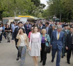 Su Majestad la Reina, acompañada del ministro de Educación, Cultura y Deporte, la presidenta de la Asamblea de Madrid y la alcaldesa de Madrid, durant