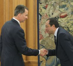 Su Majestad el Rey recibe el saludo del ministro de Energía, Minas, Agua y Medio Ambiente del Reino de Marruecos, Abdelkader Aâmara